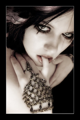 Et c'est repartie, elle gueule encore, cette pauvre enfant!